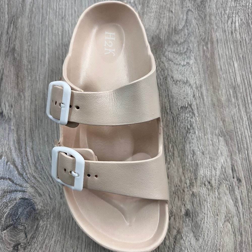 NWT H2K Buddy I Nude Sandal